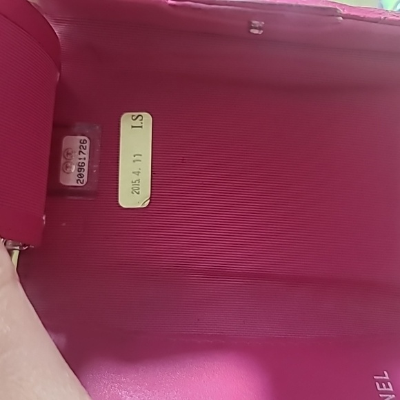 Chanel Quilted Pink Key Holder/card holder with silver interlocking C logo. - Picture 12 of 12